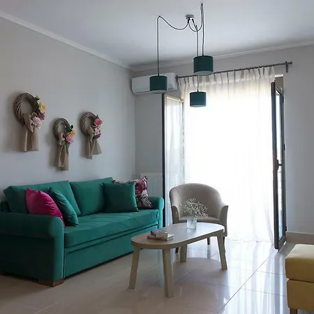 Destinesia Luxury Apt With Balcony,4min From The Sea شقة