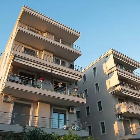 Destinesia Luxury Apt With Balcony,4min From The Sea شقة *